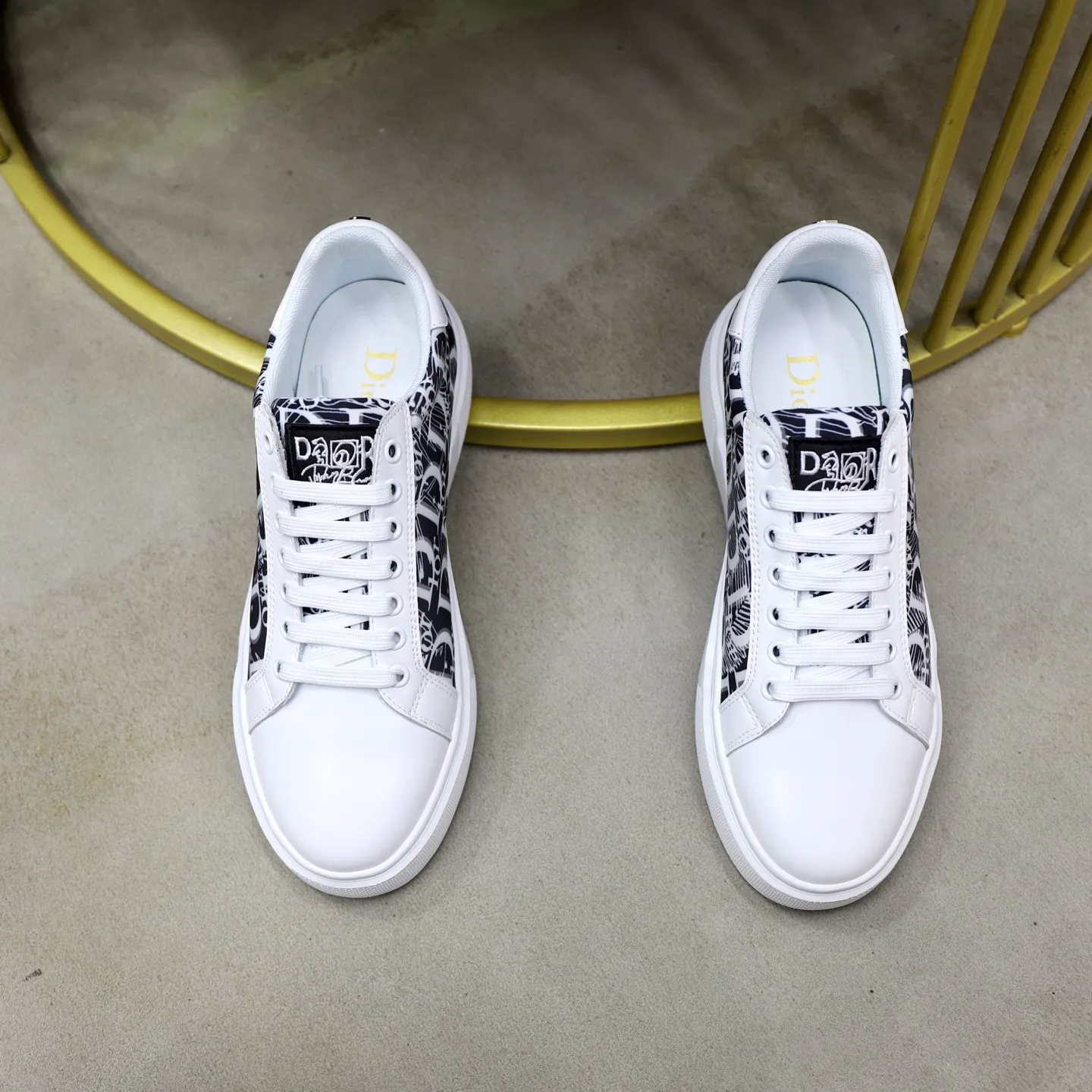 Ex-factory price: 440💰🙅‍♂️🙅‍♂️🙅‍♂️ Brand: Dior DIOR Standard code: 38-44 (45 customized) Grade: Same as the official website Material: Original fabric Comfortable lining Lightweight wear-resistant outsole Style category: Men's fashionable casual shoes Running sneakers Distinguished luxury brand elements Top luxury Color: Actual picture color
